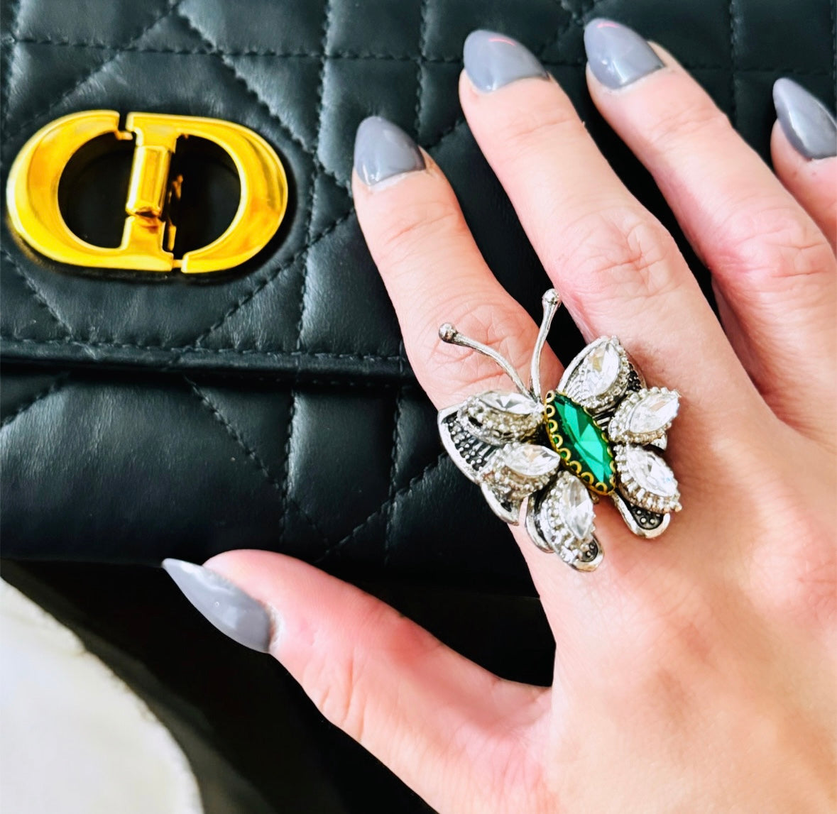 Green kundan ring with gold-plated band and traditional stone setting