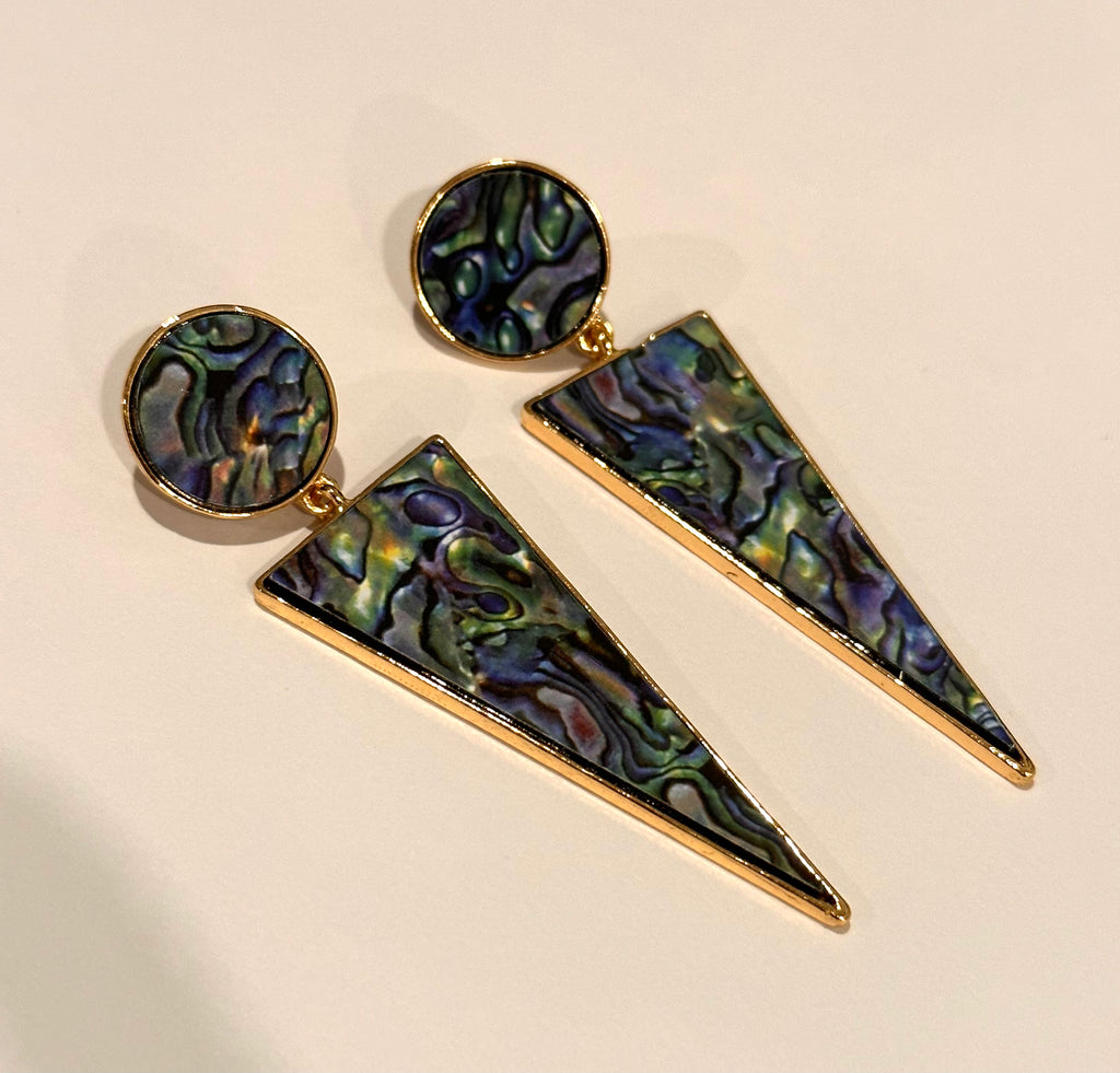 Verde vista green earrings with emerald-toned drops and gold-plated hooks