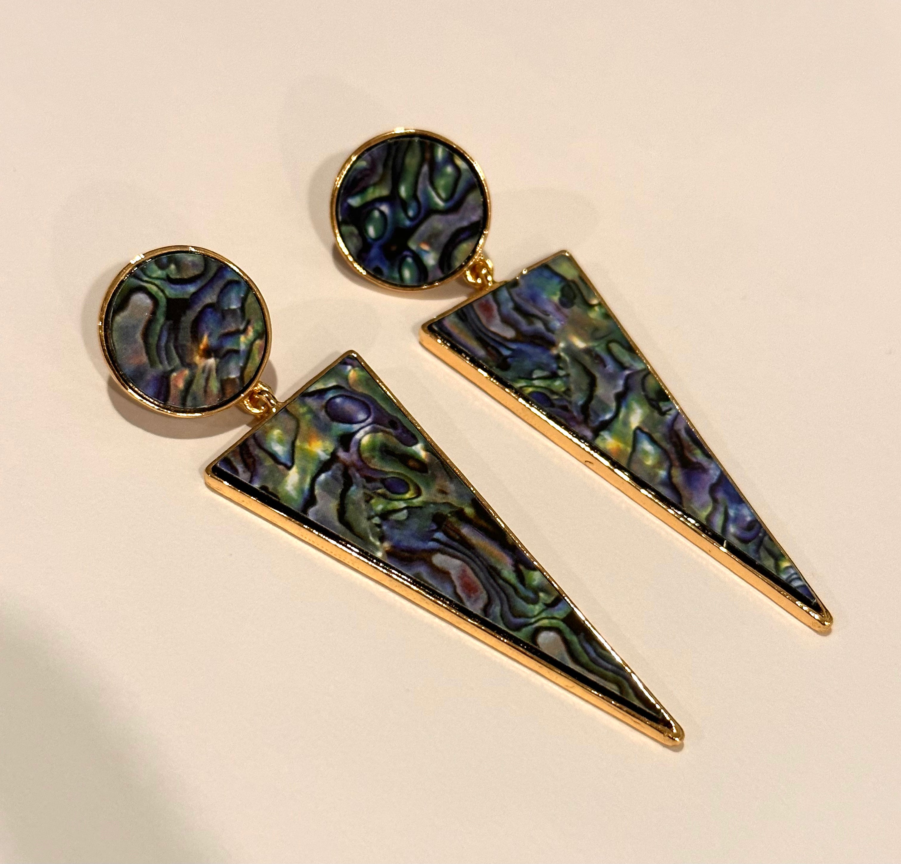 Verde vista green earrings with emerald-toned drops and gold-plated hooks