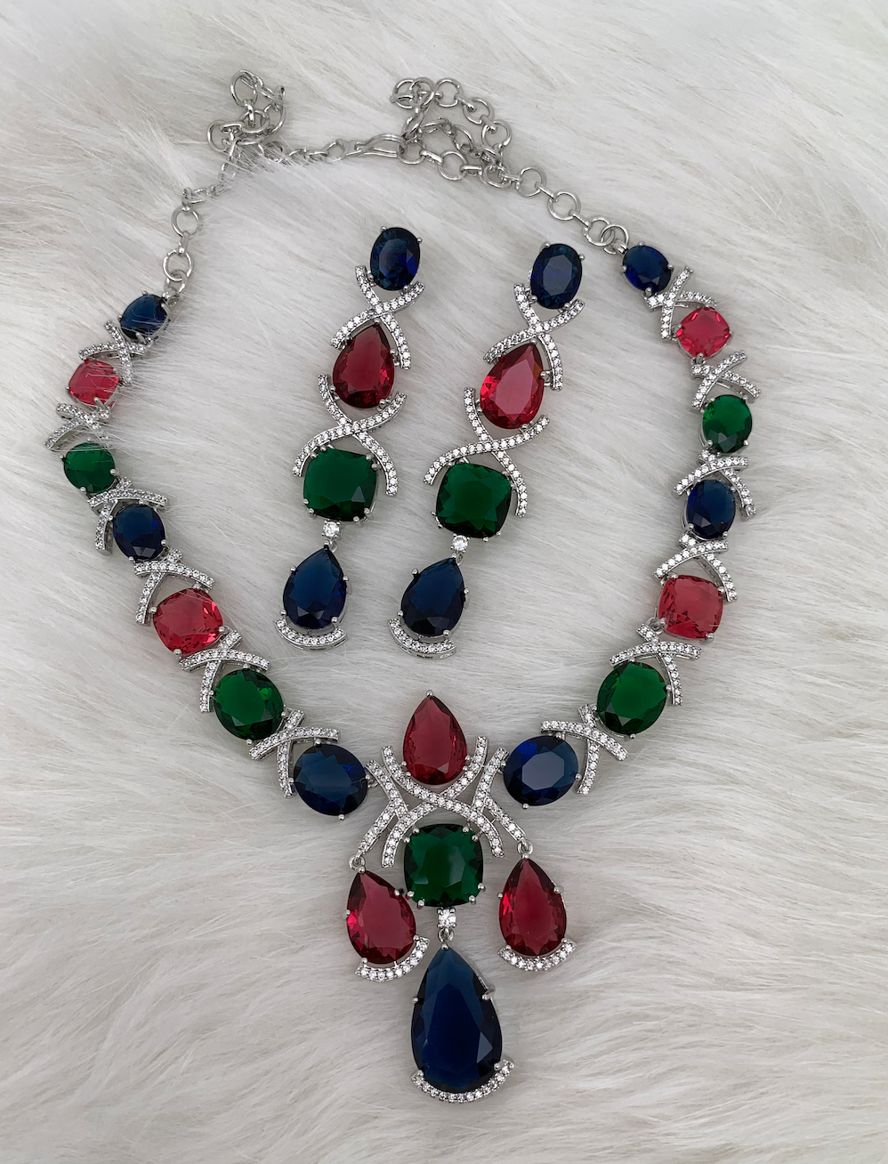 Multi color stone necklace set — detail view
