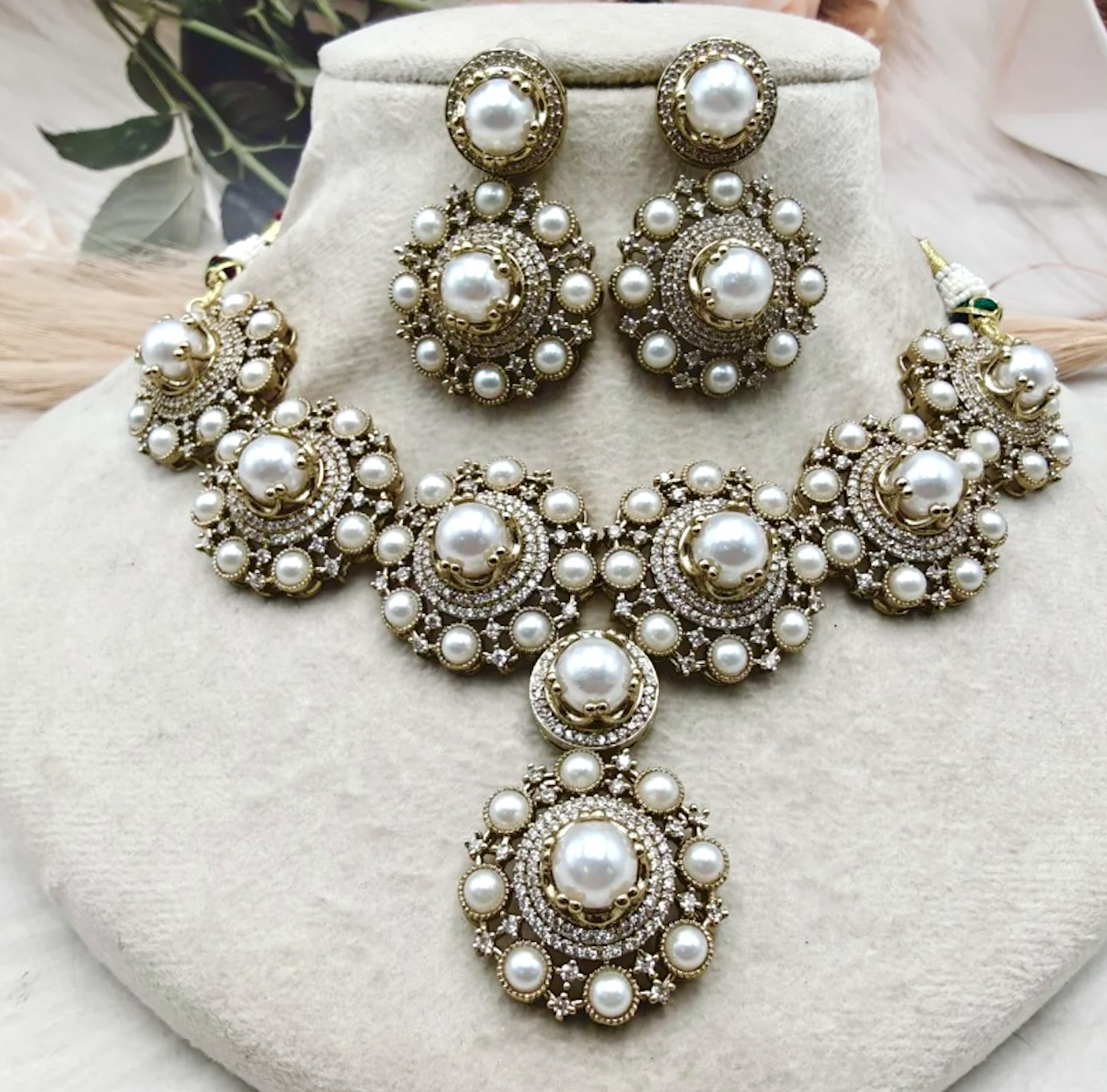 Handcrafted Pearl Necklace Set — detail view