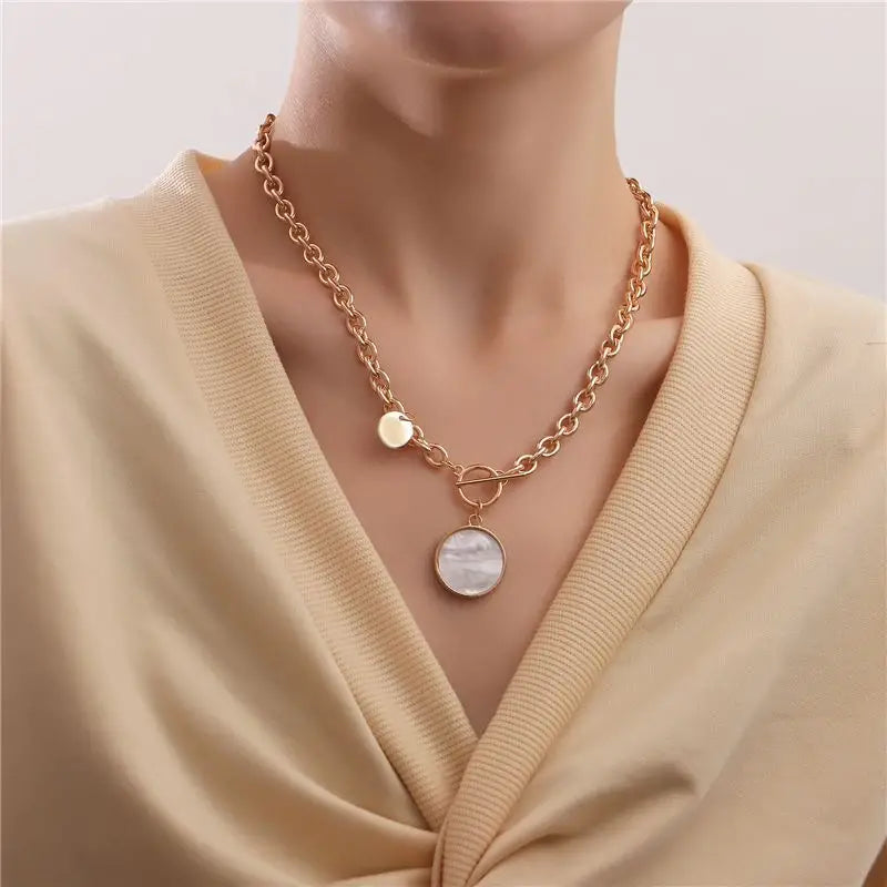 Mother of pearl chain necklace with natural shell pendant and gold-plated links